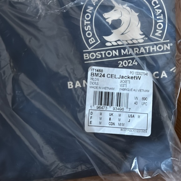 Adidas Running weatherproof jacket size M + exclusive 128th BAA marathon pin - Picture 5 of 6